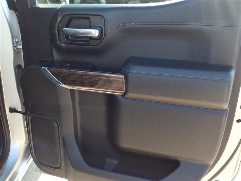 Used 2020 Chevrolet Silverado 1500 RSTImage 8