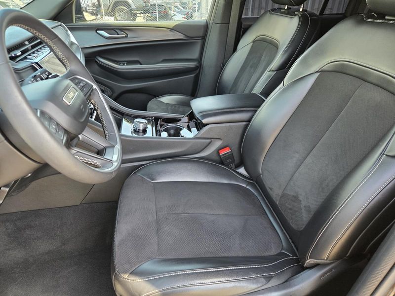 Used 2023 Jeep Grand Cherokee Altitude 4x4