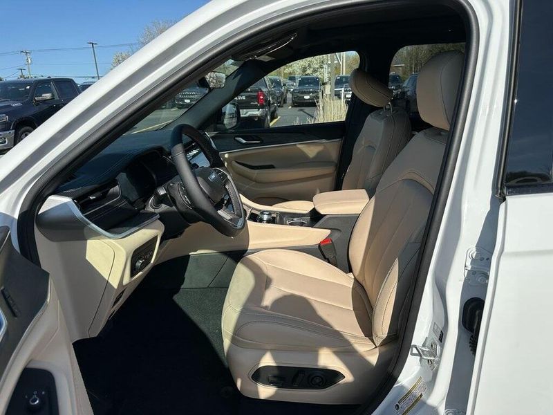 2025 Jeep Grand Cherokee Limited 4x4Image 12