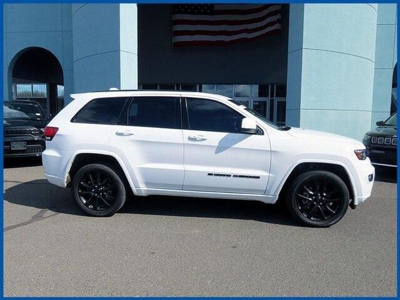 2022 Jeep Grand Cherokee WK Laredo XImage 2