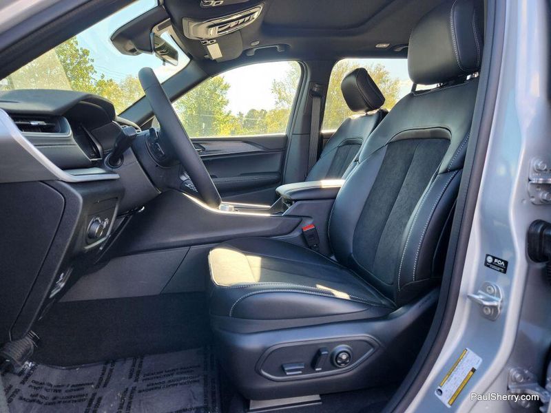 New 2025 Jeep Grand Cherokee Altitude X 4x4