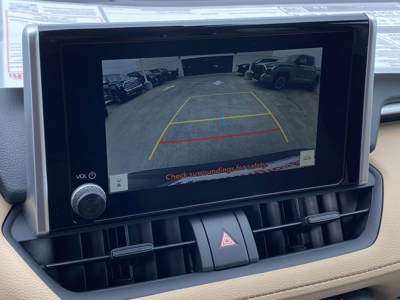 2025 Toyota RAV4 XLEImage 16