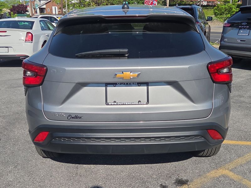 2024 Chevrolet Trax LS photo 4