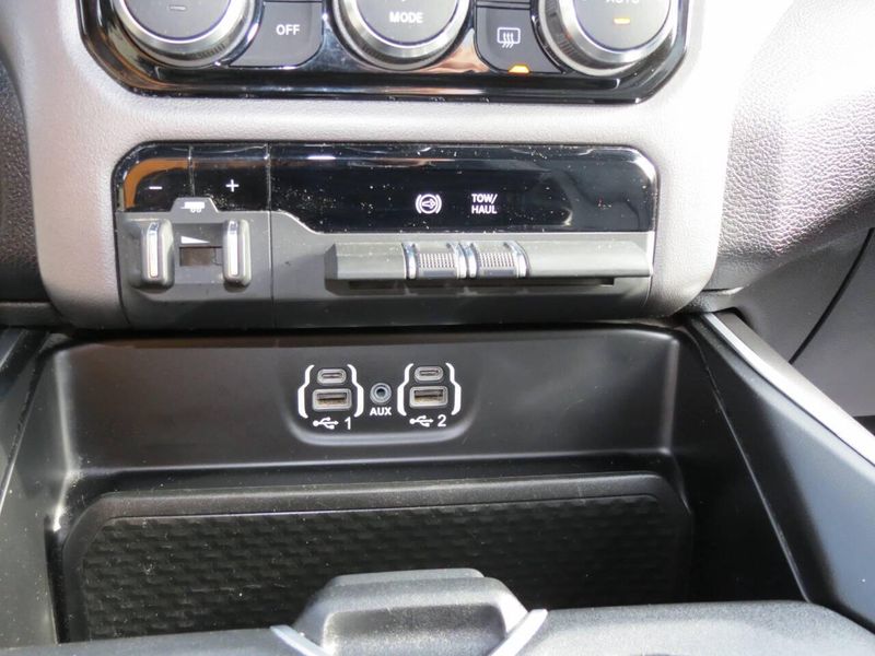 Used 2022 RAM 3500 Big Horn 4x4 4dr Crew Cab 6.3 ft. SB SRW PickupImage 23