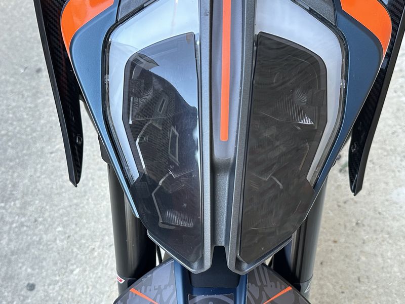 2022 KTM 890 DUKE R  Image 15