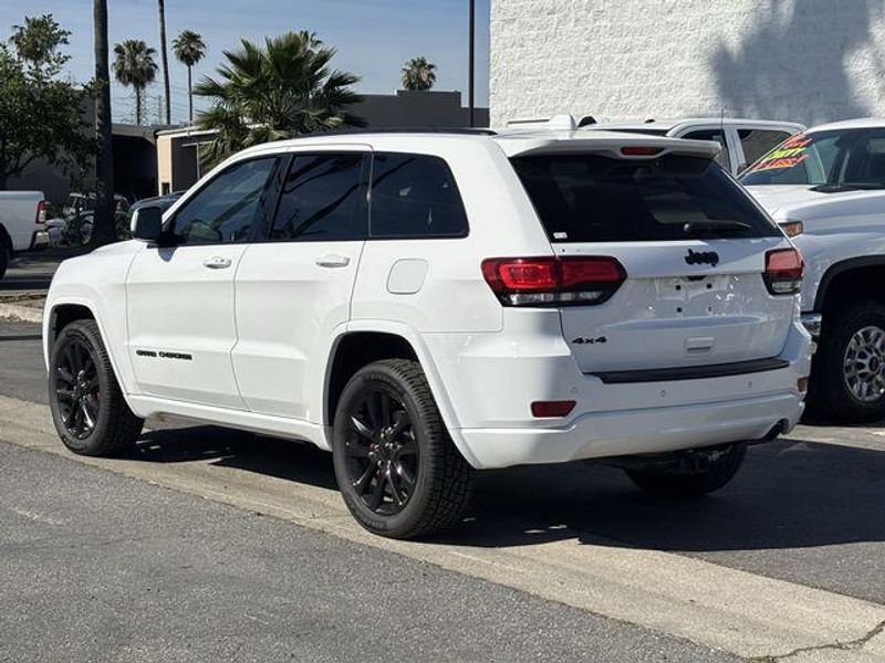 Used 2020 Jeep Grand Cherokee AltitudeImage 3