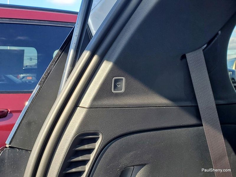 2026 Chrysler Pacifica photo 3