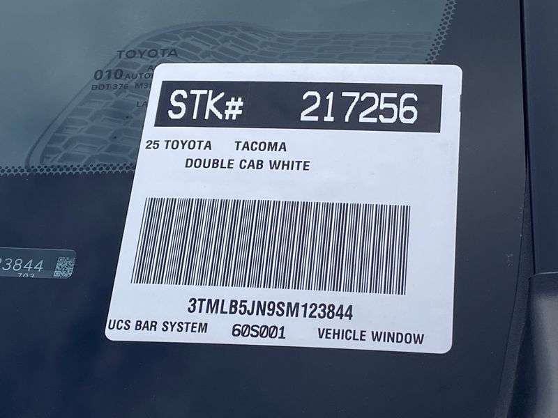 2025 Toyota Tacoma SR5Image 21