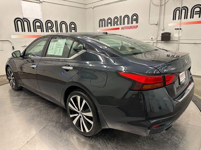 2019 Nissan Altima 2.5 PlatinumImage 13