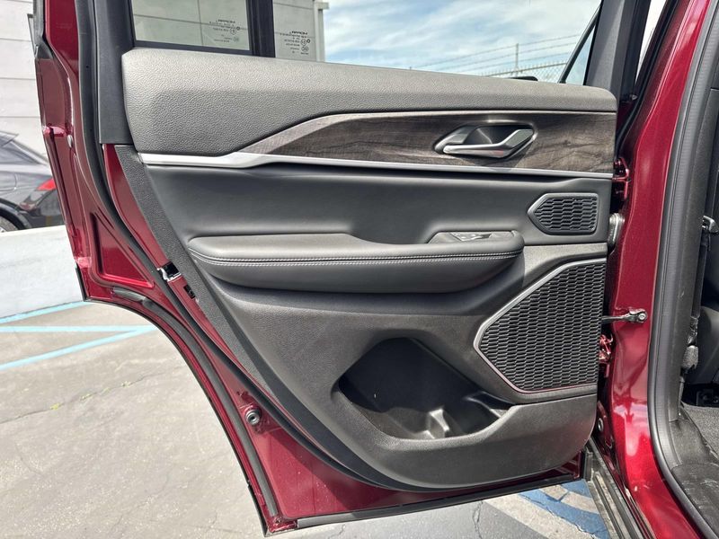 New 2026 Jeep Grand Cherokee Limited 4x2