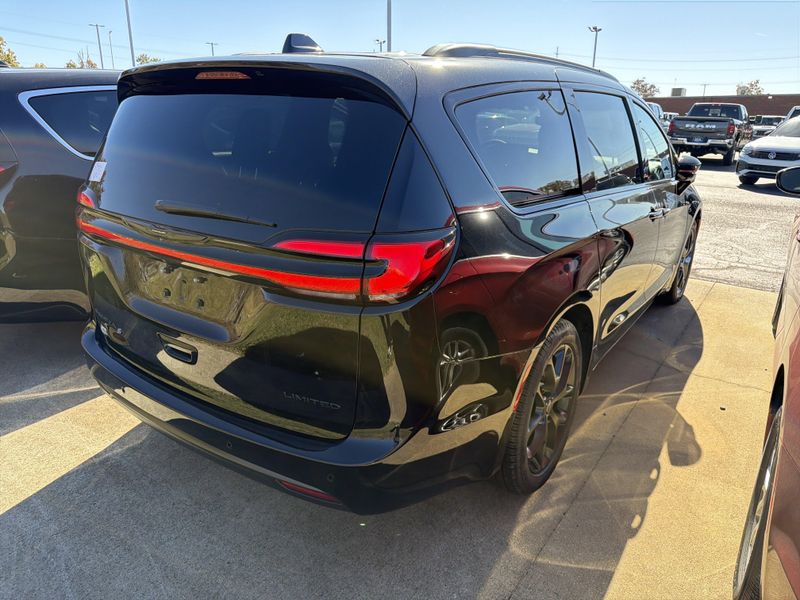 New 2026 Chrysler Pacifica LimitedImage 8