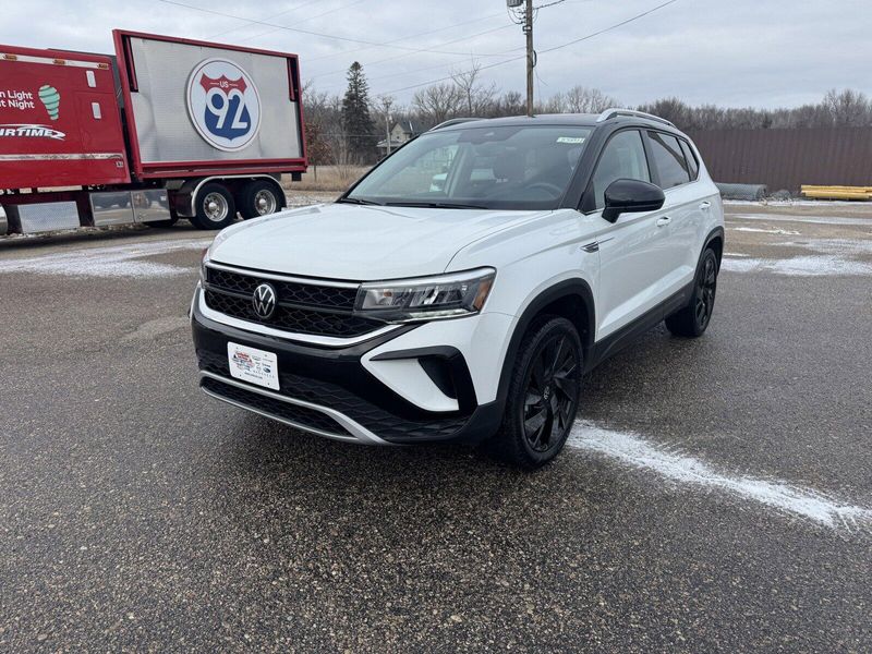 2024 Volkswagen Taos SEImage 3