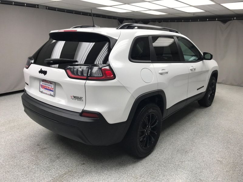 2023 Jeep Cherokee Altitude LuxImage 17