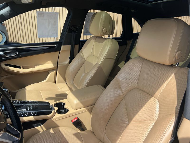Used 2017 Porsche Macan BaseImage 7