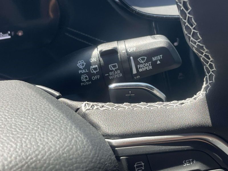 New 2026 Jeep Grand Cherokee Laredo Altitude 4x2