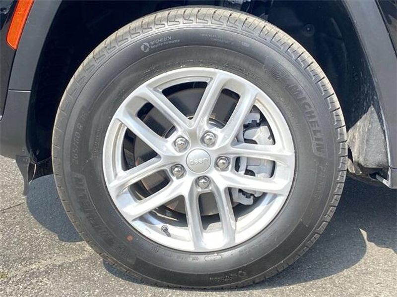 2023 Jeep Grand Cherokee L Laredo 4x4Image 10