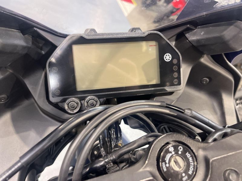 Used 2022 Yamaha YZF-R3 ABS Image 10
