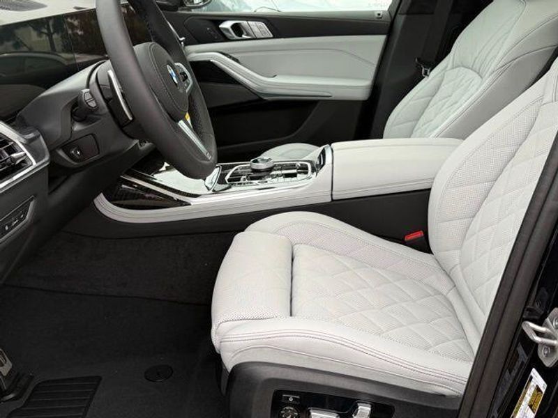 New 2026 BMW X7 xDrive40iImage 17