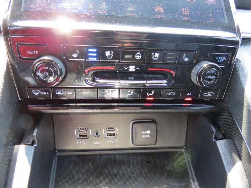 Used 2024 Jeep Grand Cherokee L Limited 4x4 4dr SUVImage 27