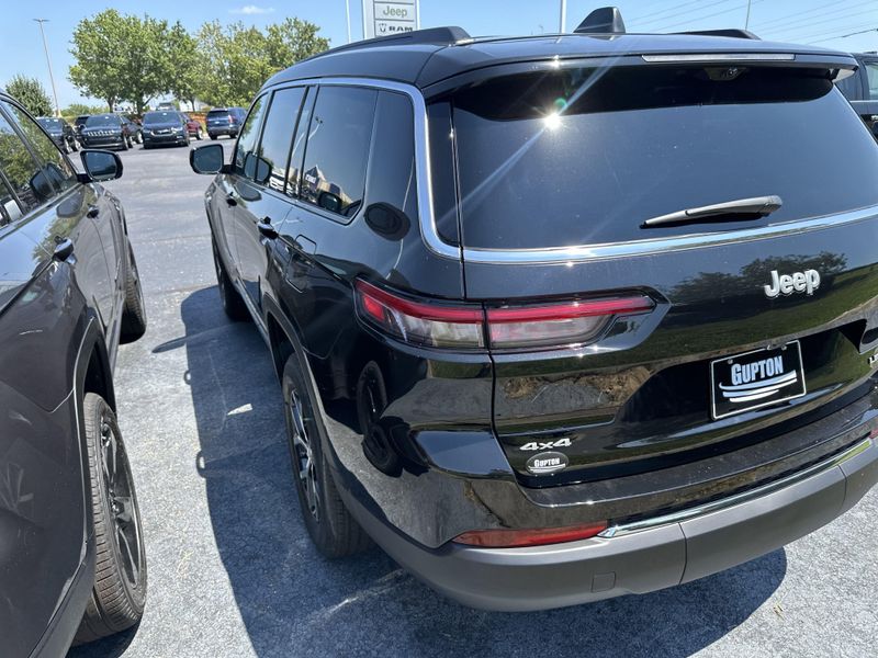 New 2025 Jeep Grand Cherokee L Limited 4x4Image 8