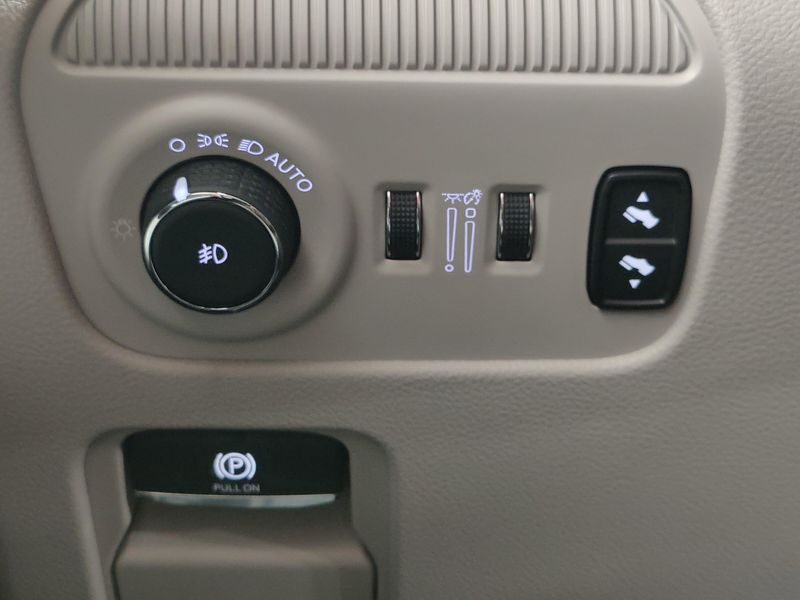 2024 Jeep Wagoneer Series III Premium 4x4 w/Conv/RSEImage 35