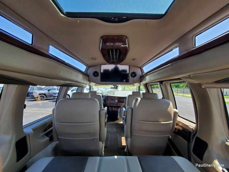 2020 GMC Savana Cargo Image 32