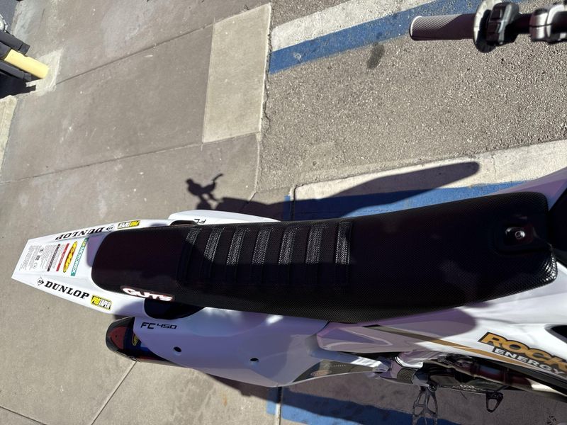 New 2025 Husqvarna FC 450 FACTORY EDITION Image 11