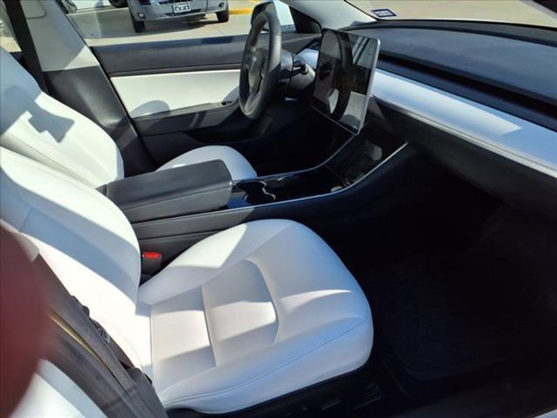 2020 Tesla Model 3 Long RangeImage 9