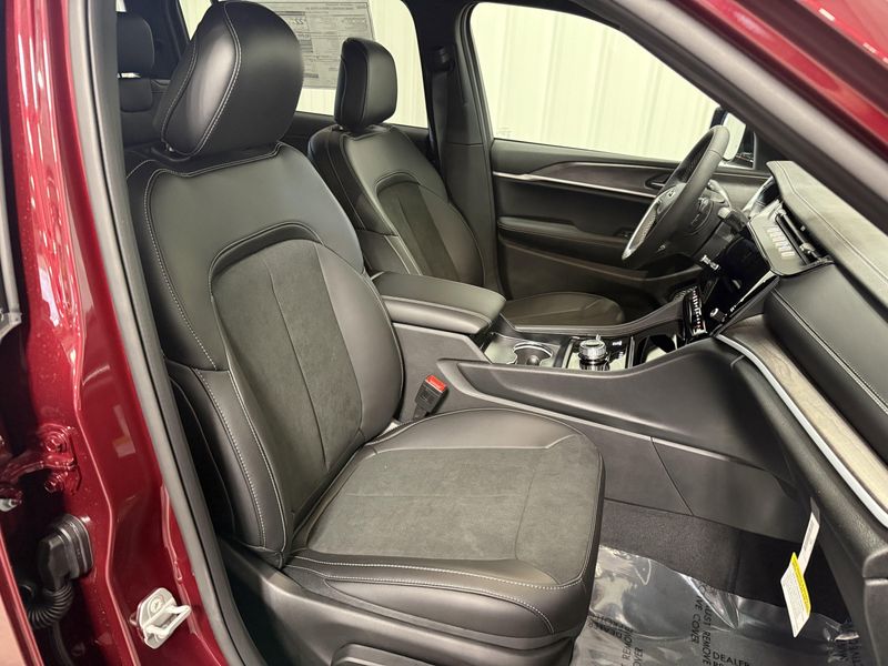 New 2026 Jeep Grand Cherokee L Laredo Altitude 4x4Image 13
