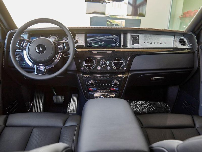 New 2026 Rolls-Royce Phantom Image 4