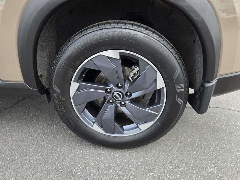 Used 2024 Nissan Rogue FWD SV