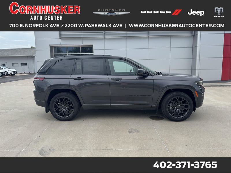 New 2025 Jeep Grand Cherokee SummitImage 1
