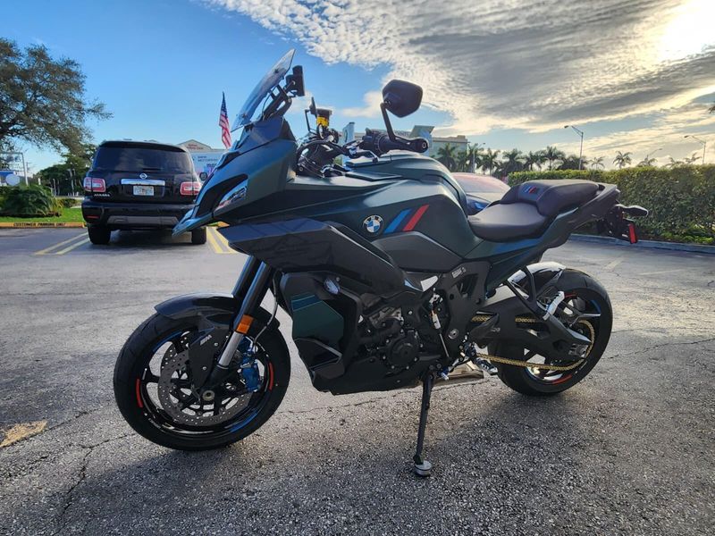 2026 BMW M 1000 XRImage 4