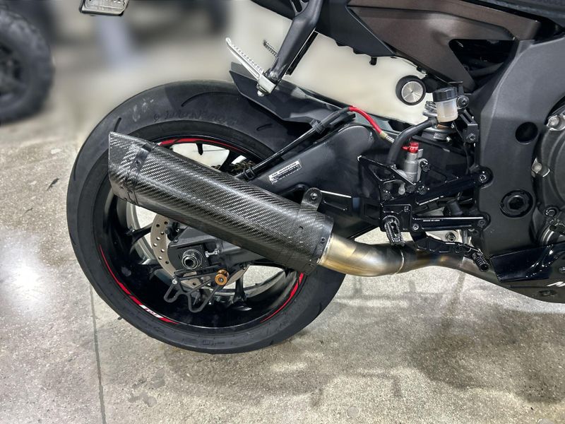 Used 2015 Yamaha YZF-R1 Image 24