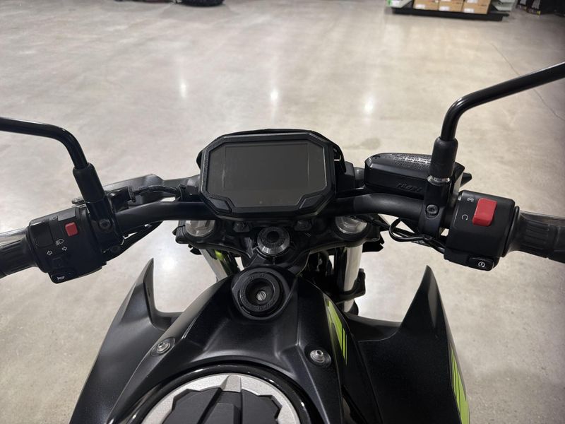 Used 2022 Kawasaki Z650  in a BLACK exterior color. Victorville Del Amo Motorsports 760-241-7387 delamomotorsportsofvictorville.com 