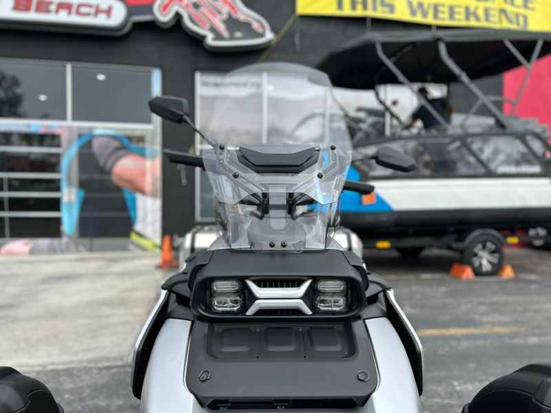 New 2025 Can-Am CANYON XT Image 19