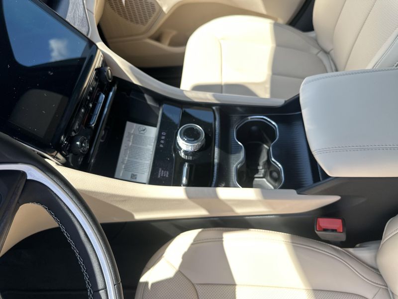 New 2025 Jeep Grand Cherokee L Limited 4x4Image 32