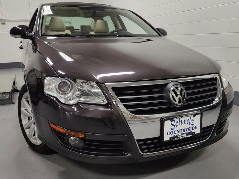 2010 Volkswagen Passat Sedan Komfort w/SunroofImage 2