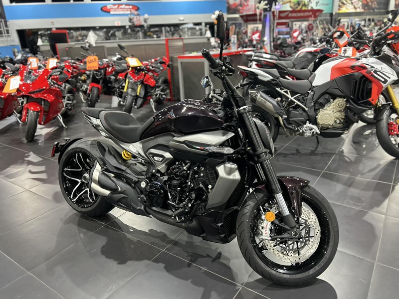 New 2026 Ducati X DIAVEL V4 Image 2