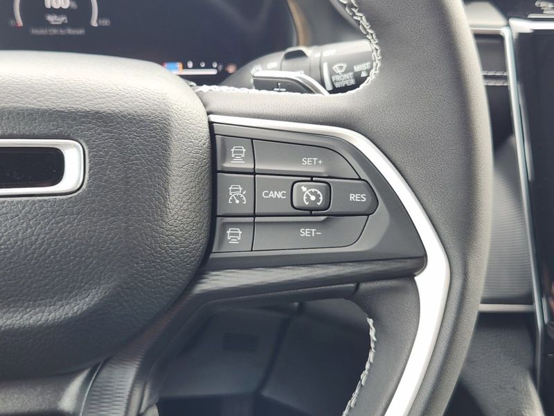 2024 Jeep Grand Cherokee L Laredo 4x4Image 19