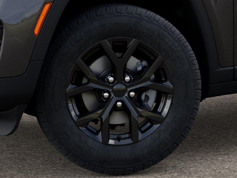 2025 Jeep Grand Cherokee Altitude photo 3