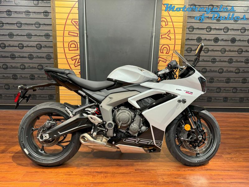 2025 Triumph Daytona 660 Image 2