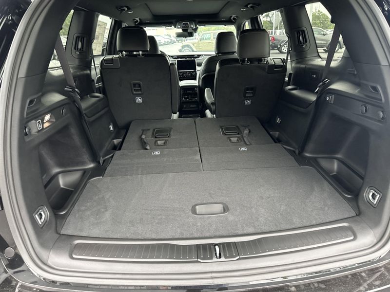 New 2025 Jeep Grand Cherokee L Limited 4x4Image 13