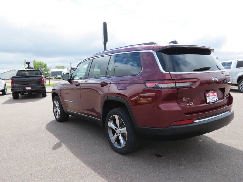 2022 Jeep Grand Cherokee L Limited 4x4 4dr SUVImage 4
