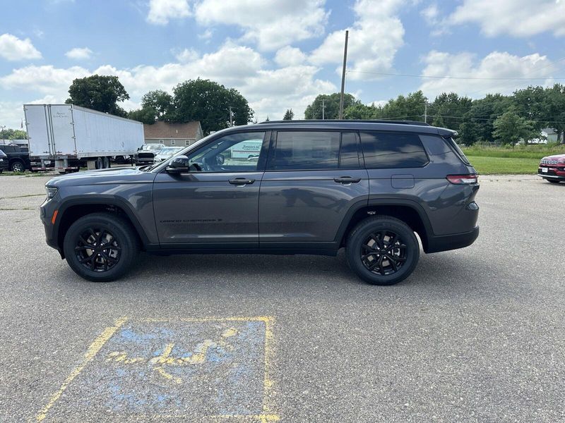 2024 Jeep Grand Cherokee L Altitude X 4x4Image 5