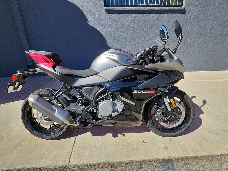 New 2025 CFMOTO 300SS Image 11