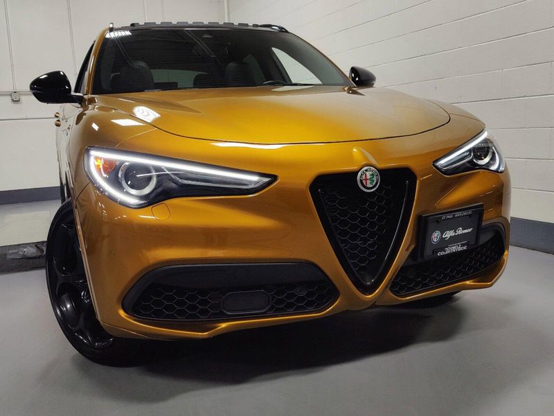 2022 Alfa Romeo Stelvio Veloce Premium AWD w/Activ AsstImage 2