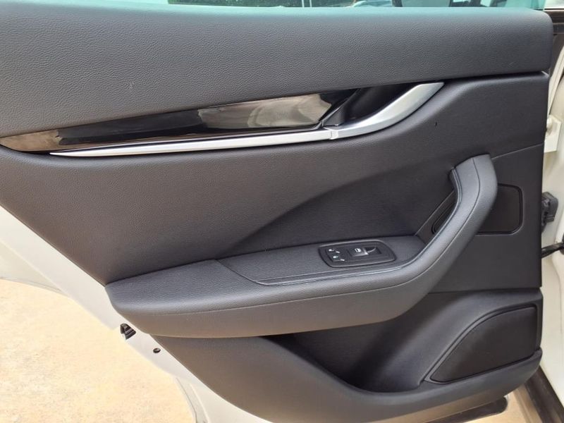 2023 Maserati Levante Modena S photo 15