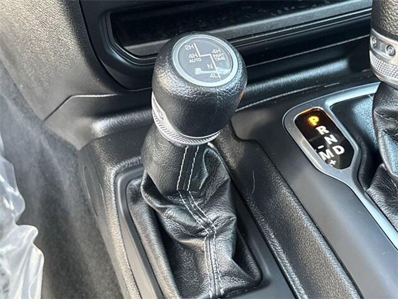 2024 Jeep Wrangler Sahara 4xe photo 28