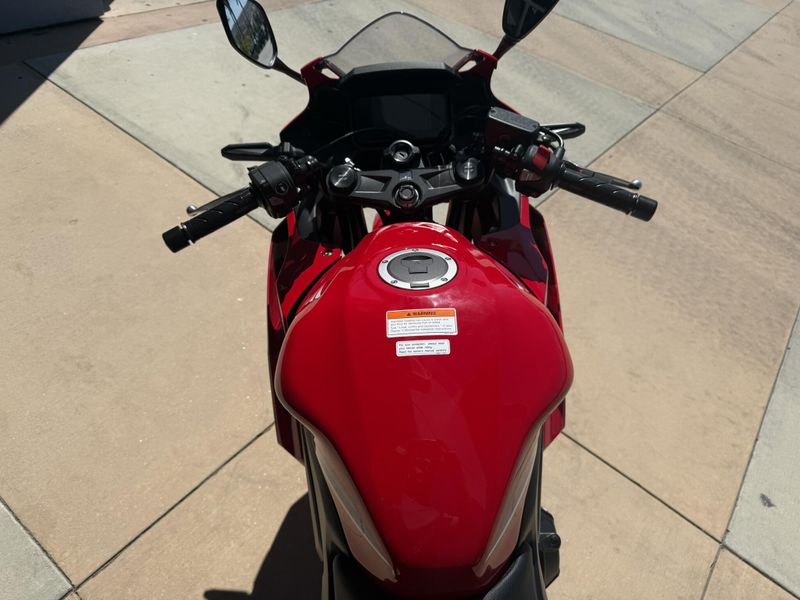2025 Honda CBR500R Image 10
